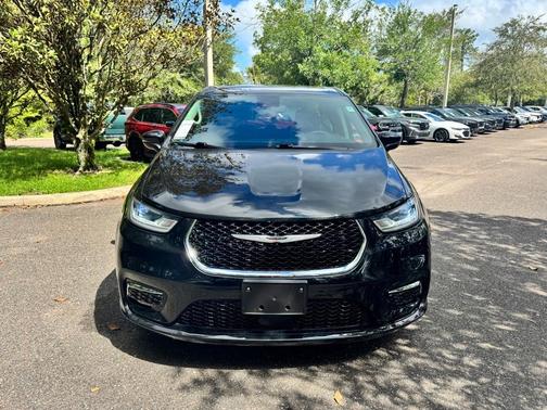 2023 Chrysler Pacifica Touring-L