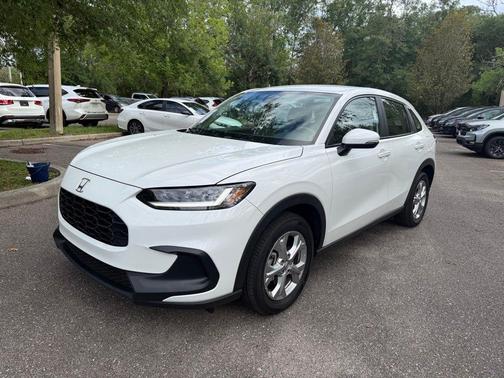 White 2023 Honda HR-V LX