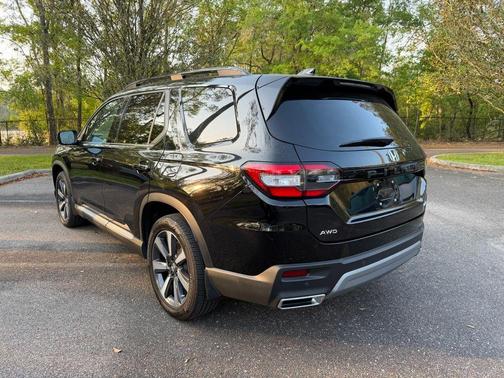 Black 2023 Honda Pilot Elite