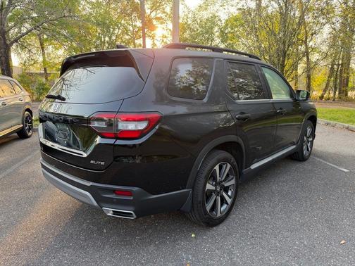 Black 2023 Honda Pilot Elite