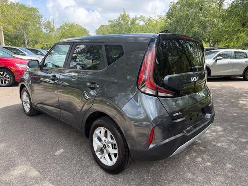 Gray 2024 Kia Soul LX