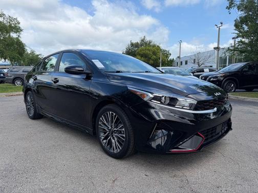 Aurora Black Pearl 2024 Kia Forte GT-Line