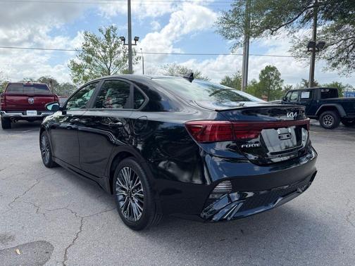 Aurora Black Pearl 2024 Kia Forte GT-Line