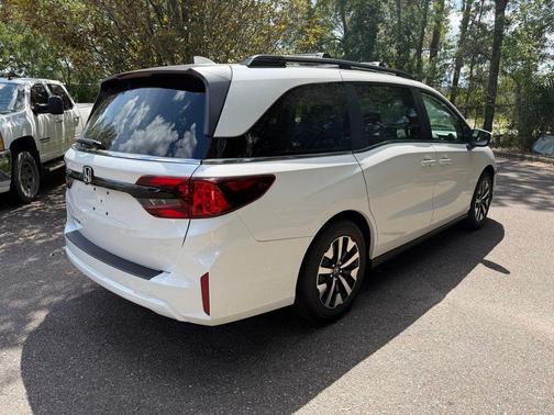Platinum White Pearl 2026 Honda Odyssey EX-L