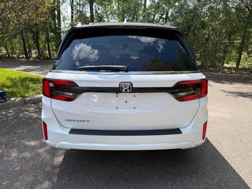 Platinum White Pearl 2026 Honda Odyssey EX-L