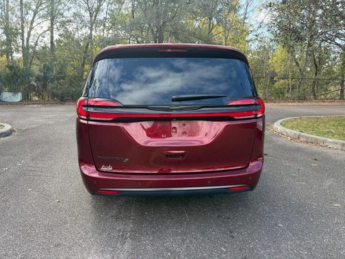 2021 Chrysler Pacifica Touring-L