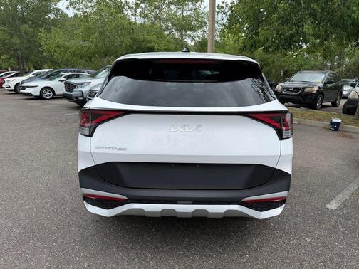 White Pearl 2025 Kia Sportage EX