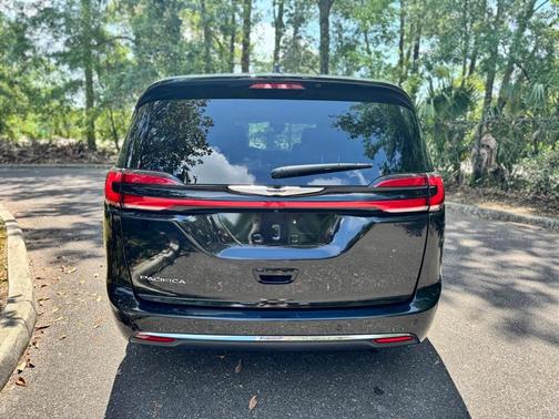 2023 Chrysler Pacifica Touring-L