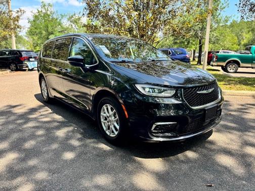 2023 Chrysler Pacifica Touring-L