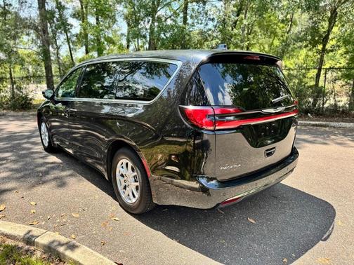 2023 Chrysler Pacifica Touring-L