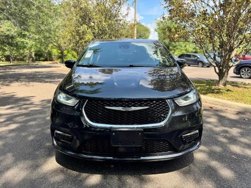2023 Chrysler Pacifica Touring-L