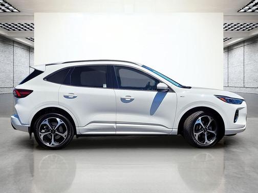 Star White Metallic Tri-Coat 2023 Ford Escape ST-Line Elite