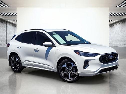 Star White Metallic Tri-Coat 2023 Ford Escape ST-Line Elite