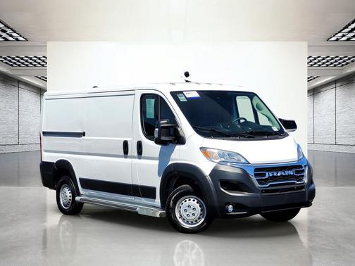 Bright White Clearcoat 2025 RAM ProMaster 2500 Tradesman