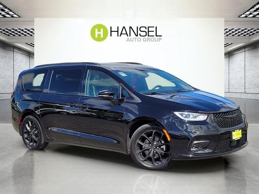 Diamond Black Crystal Pearlcoat 2025 Chrysler Pacifica Limited