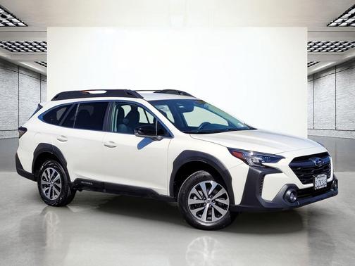 Crystal White Pearl 2024 Subaru Outback Premium