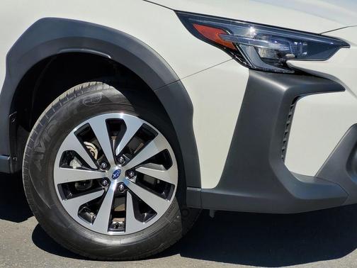 Crystal White Pearl 2024 Subaru Outback Premium