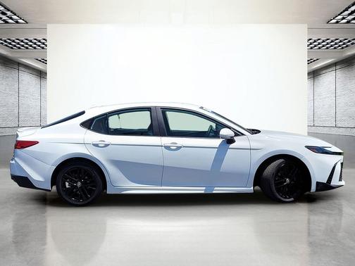 Ice Cap 2025 Toyota Camry SE
