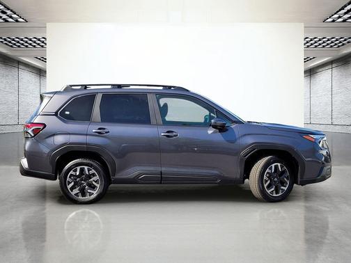 Magnetite Gray Metallic 2026 Subaru Forester Premium