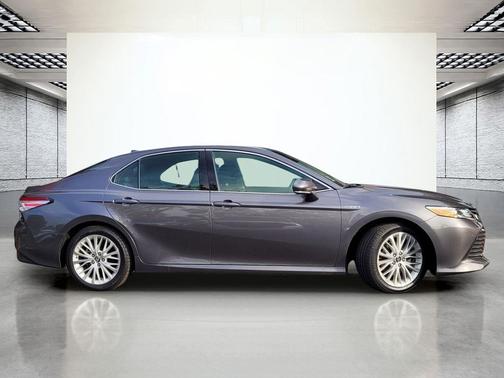 2019 Toyota Camry Hybrid XLE