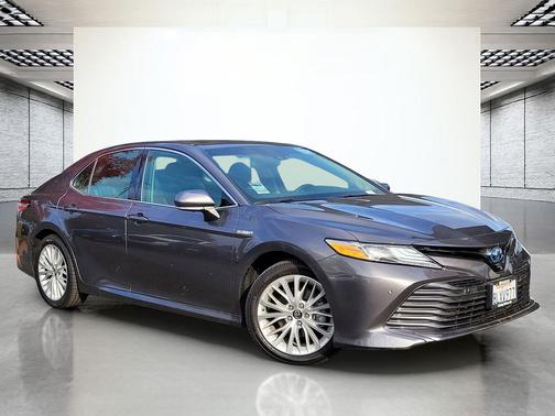 2019 Toyota Camry Hybrid XLE