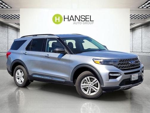 ICONIC SILVER METALLIC 2023 Ford Explorer XLT