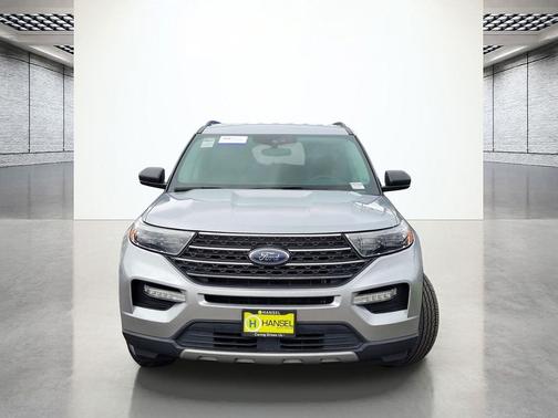 ICONIC SILVER METALLIC 2023 Ford Explorer XLT