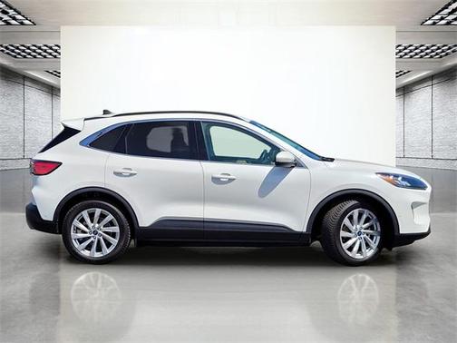 Star White Metallic Tri-Coat 2022 Ford Escape Titanium