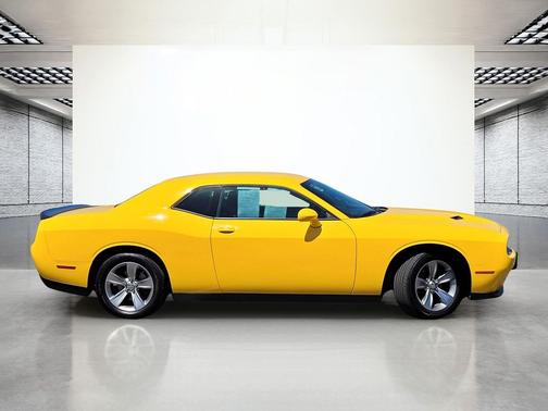 Yellow Jacket Clearcoat 2017 Dodge Challenger SXT