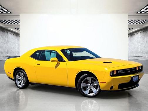 Yellow Jacket Clearcoat 2017 Dodge Challenger SXT