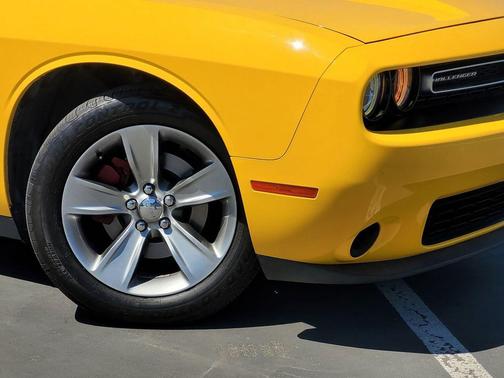Yellow Jacket Clearcoat 2017 Dodge Challenger SXT