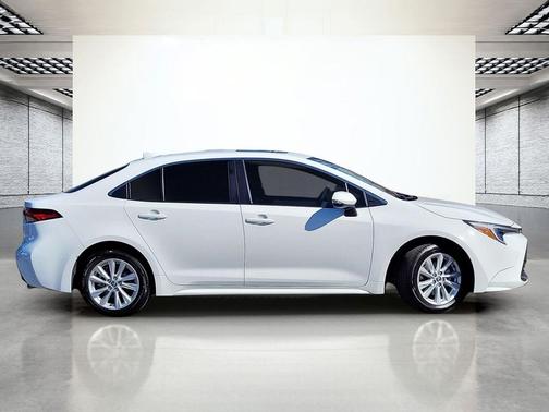 2025 Toyota Corolla Hybrid XLE