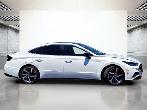 Quartz White 2022 Hyundai SONATA SEL Plus