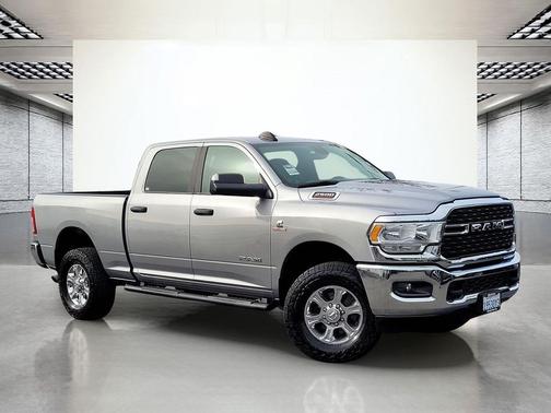 2022 RAM 2500 Big Horn Crew Cab 4x4 6'4' Box