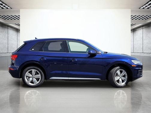 Navarra Blue Metallic 2018 Audi Q5 2.0T Tech Premium