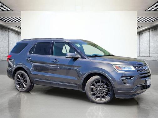 MAGNETIC METALLIC 2018 Ford Explorer XLT