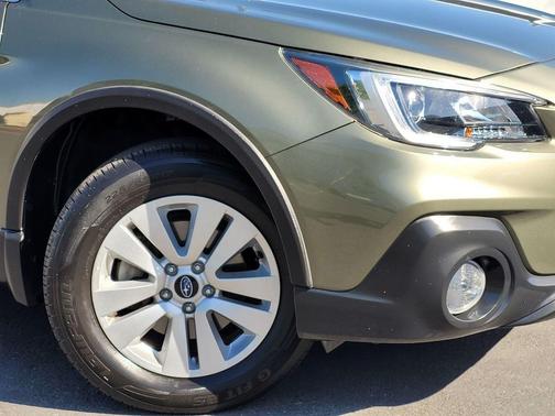 Wilderness Green Metallic 2018 Subaru Outback 2.5i Premium
