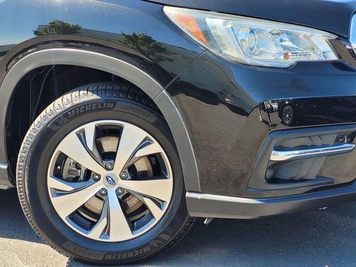 Crystal Black Silica 2019 Subaru Ascent Premium 8-Passenger