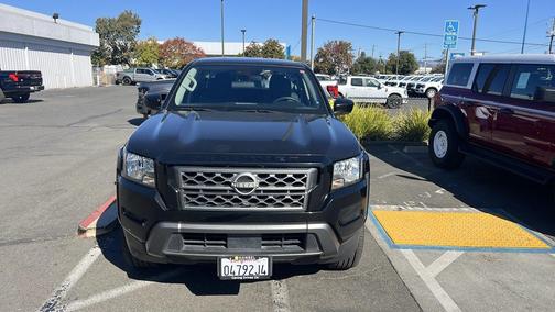 Super Black 2022 Nissan Frontier SV