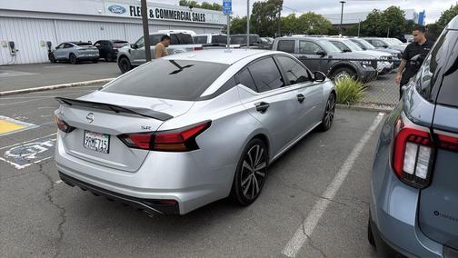 Brilliant Silver Metallic 2022 Nissan Altima SR FWD