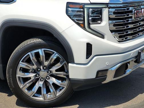 White Frost Tricoat 2023 GMC Sierra 1500 Denali