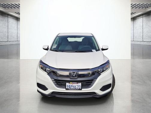 Platinum White Pearl 2022 Honda HR-V LX