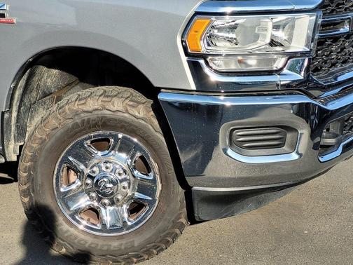 2022 RAM 2500 Tradesman Crew Cab 4x4 6'4' Box