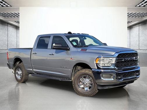 2022 RAM 2500 Tradesman Crew Cab 4x4 6'4' Box