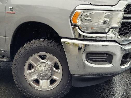 2022 RAM 2500 Tradesman Crew Cab 4x4 6'4' Box