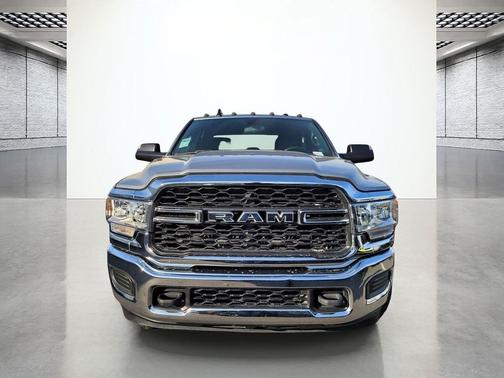 2022 RAM 2500 Tradesman Crew Cab 4x4 6'4' Box