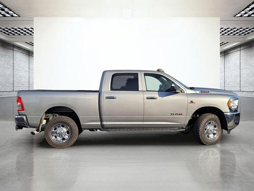 2022 RAM 2500 Tradesman Crew Cab 4x4 6'4' Box