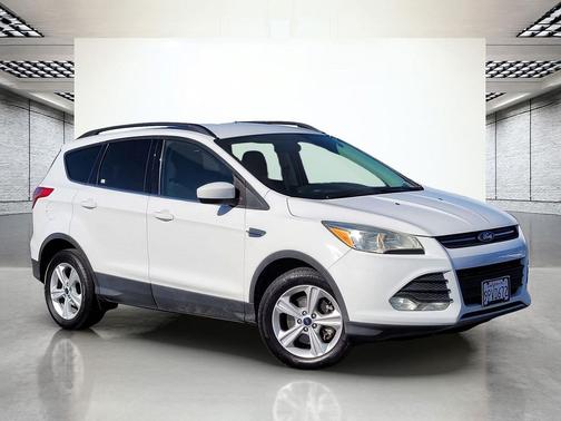 OXFORD WHITE 2015 Ford Escape SE