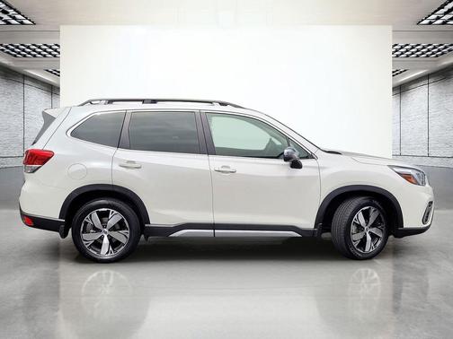 Crystal White Pearl 2021 Subaru Forester Touring