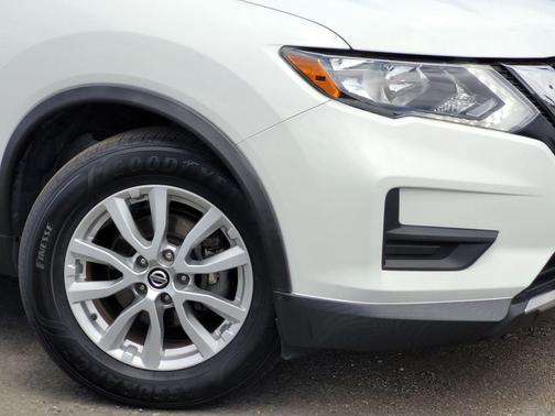 Glacier White 2020 Nissan Rogue SV